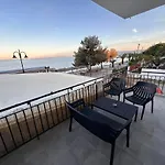 Beachview Chic Modern * Ájoi Theódori