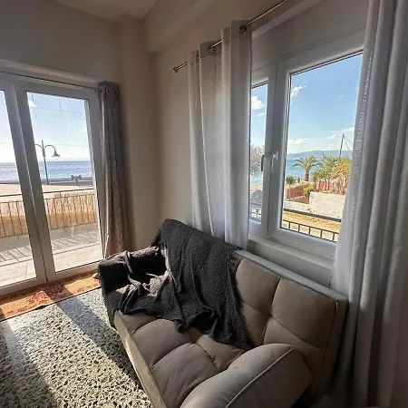 Beachview Chic Modern Apartman
